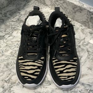 NEW w/o Box Vionic Remi Tiger Print Sneakers 6M